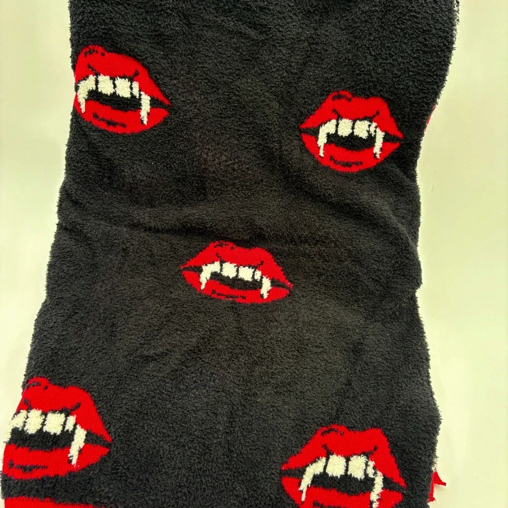 Spooky‎ Night Vampire Lips FANGS Throw Blanket HALLOWEEN Decor 50